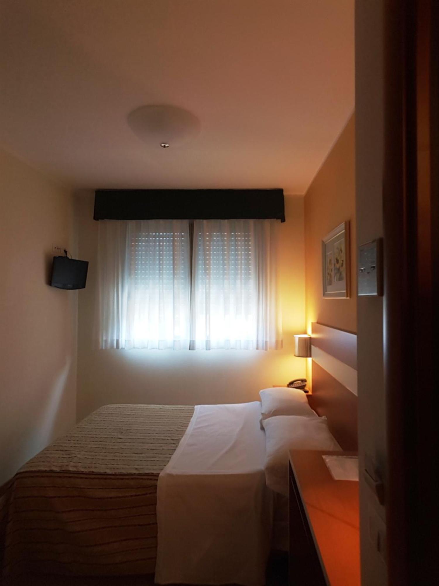 צ'זאנו בוסקונה Hotel Gf מראה חיצוני תמונה