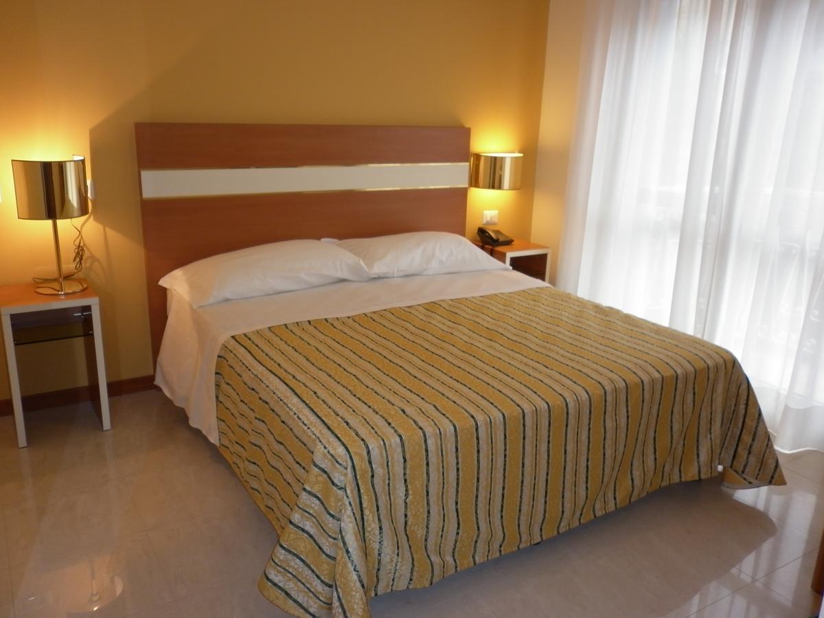 צ'זאנו בוסקונה Hotel Gf מראה חיצוני תמונה