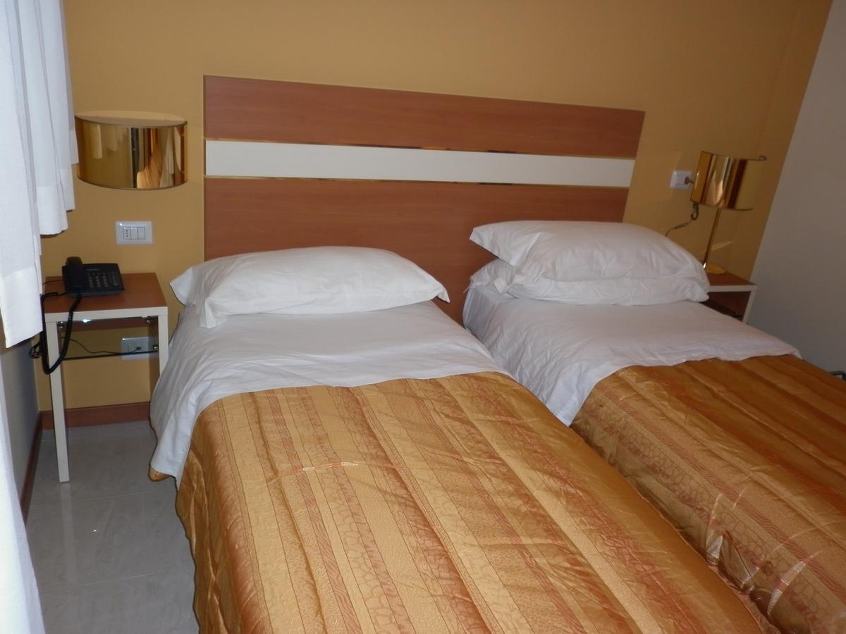 צ'זאנו בוסקונה Hotel Gf מראה חיצוני תמונה