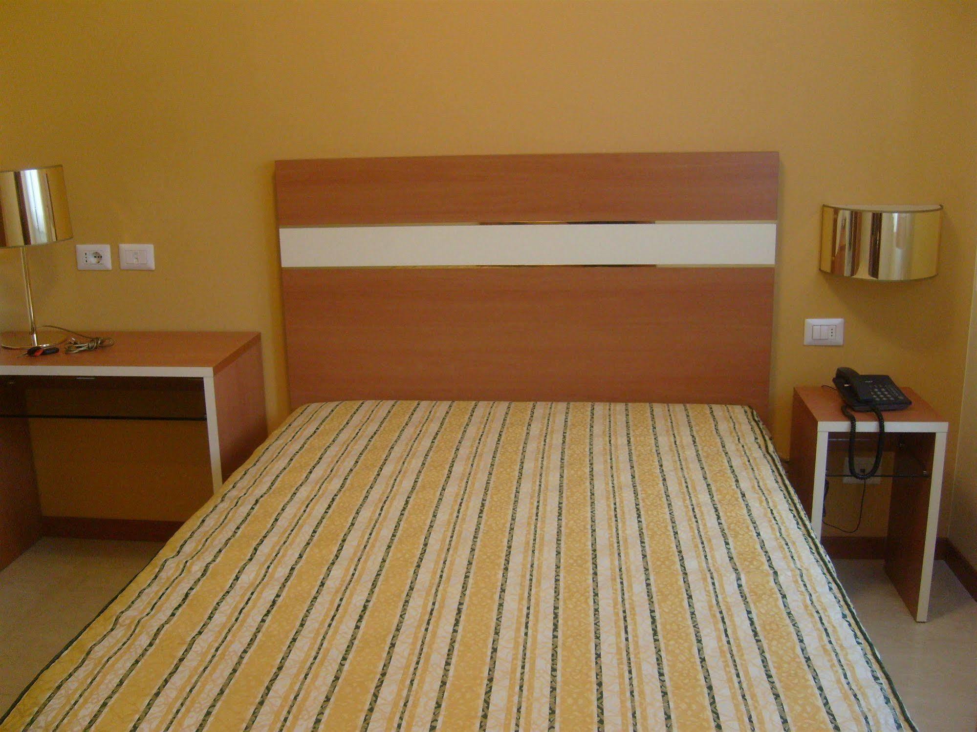 צ'זאנו בוסקונה Hotel Gf מראה חיצוני תמונה