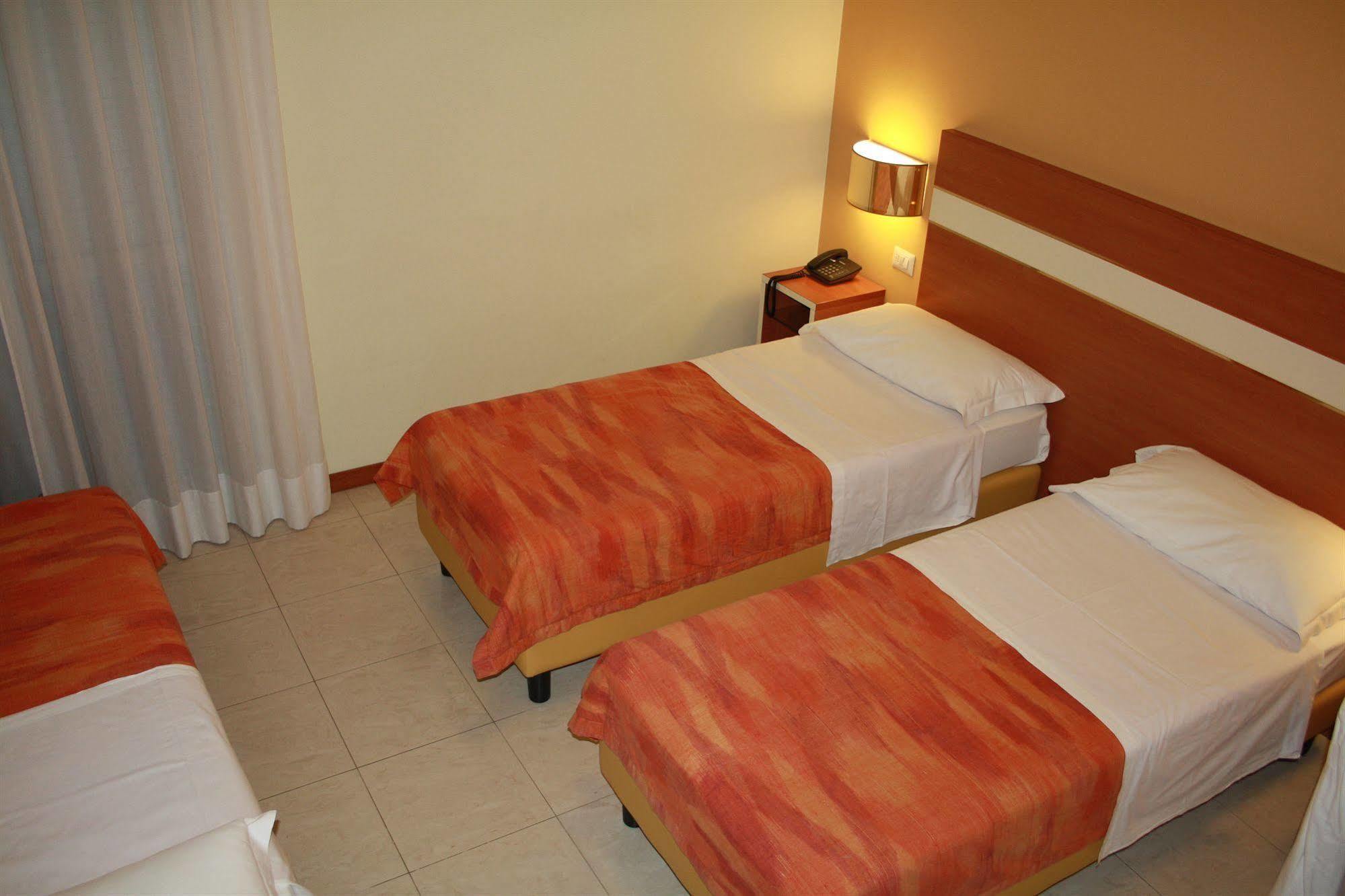 צ'זאנו בוסקונה Hotel Gf מראה חיצוני תמונה